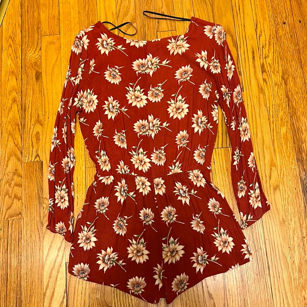FOREVER 21 Romper Long Sleeve Rust Floral Design Shorts Sz Large